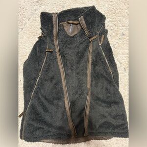 Kuhl Flight Vest Women’s Dark Brown Sherpa Fleece Full Zip Cozy Outdoor